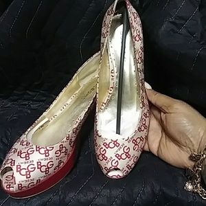 *BRAND NEW*Comfy peekaboo wedges